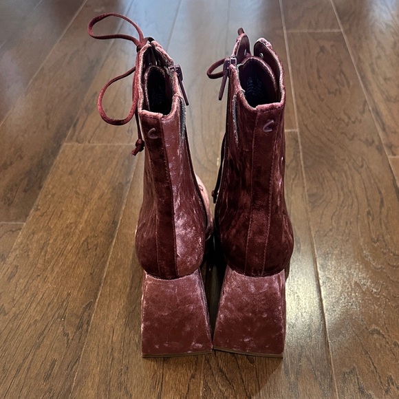 NEW Circus Velvet Lace-Up Ankle Boots in Burgundy- size 8.5 - Picture 5 of 6